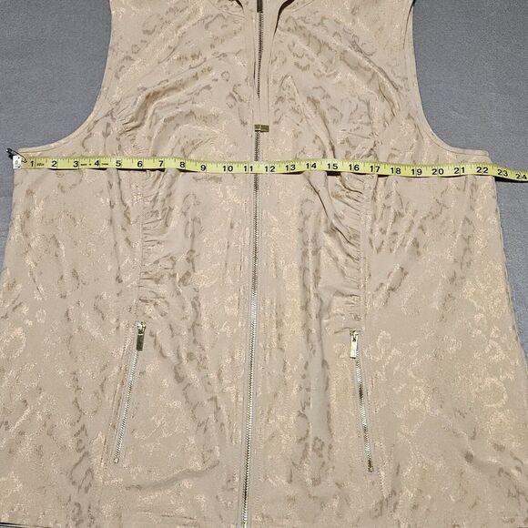 Chico's Zenergy Neema Embossed Leopard Vest Sz 3 US XL Full Zip Sleeveless - Picture 9 of 9